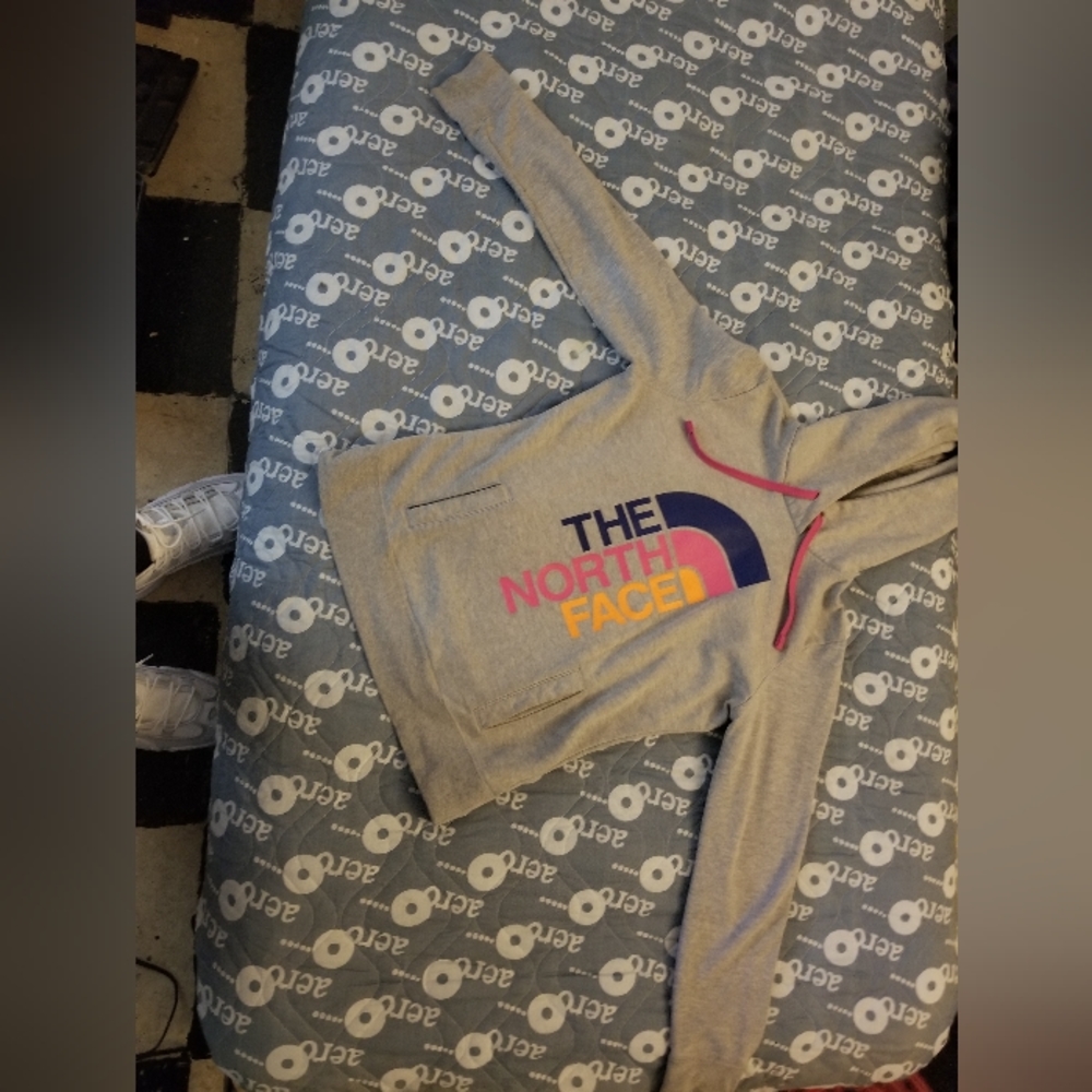 North face pull over